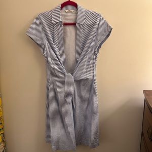 Vineyard vines size 10 dress blue and white striped